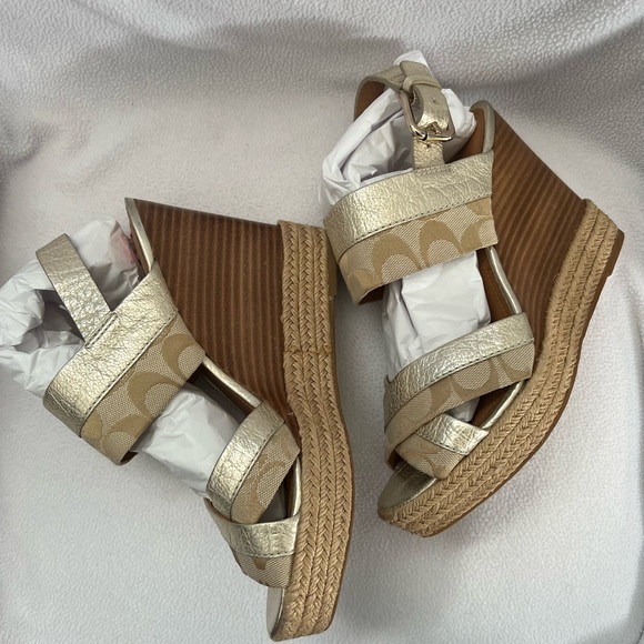 COACH SHOES MALLORY SIGNATURE WEDGES SANDAL PLATFORM GOLD METALLIC KHAKI 8.5. - Picture 2 of 9
